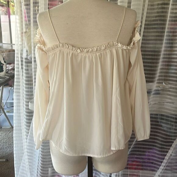 NWT Leith Nordstrom Off The Shoulder Long Sleeve Flowy Ivory Top Small - Picture 5 of 11